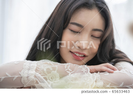 美女女孩白 65633463