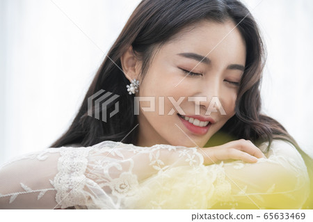 美女女孩白 65633469