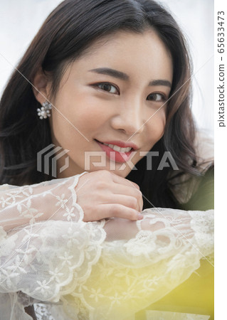 美女女孩白 65633473