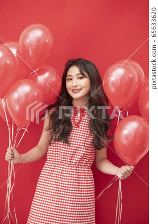 Party women balloons red 65633620
