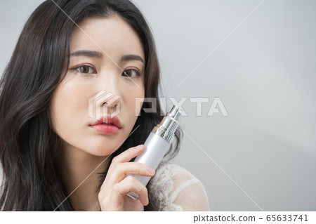 美女女孩白 65633741