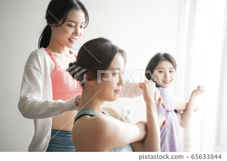 Lifestyle, yoga 65633844