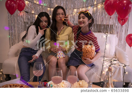 Party, girl, balloon 65633898