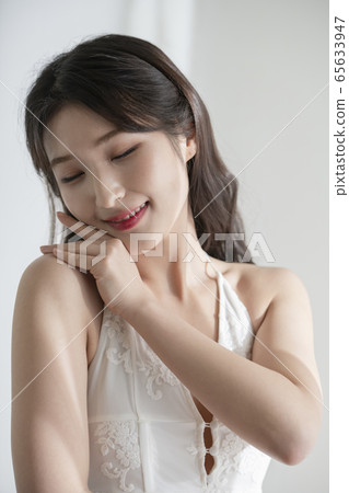 女人,美女,白色 女人,美女,白色 65633947