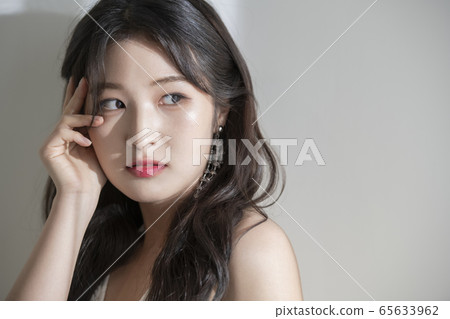 女人,美女,白色,配件 女人,美女,白色,配件 65633962