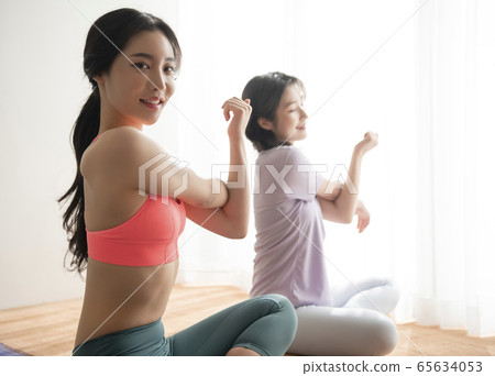 Lifestyle, yoga 65634053