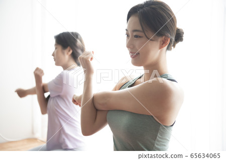 Lifestyle, yoga 65634065