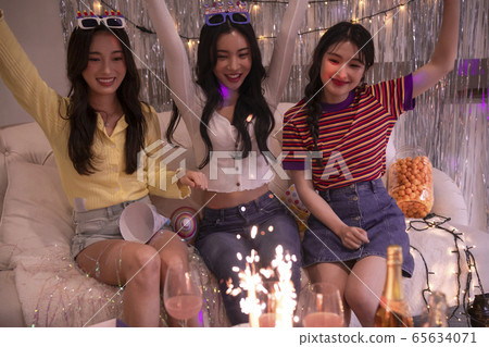Party, girl, balloon 65634071