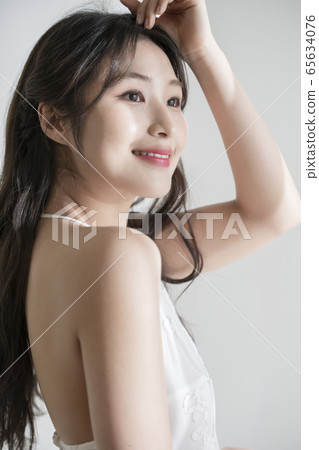 女人,美女,白色 女人,美女,白色 65634076