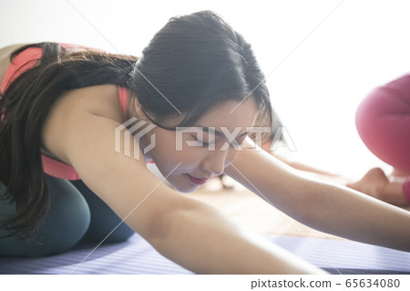 Lifestyle, yoga 65634080