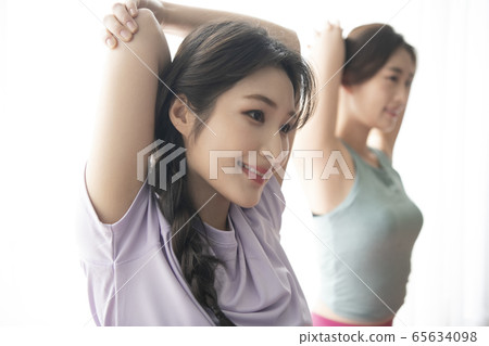 Lifestyle, yoga 65634098