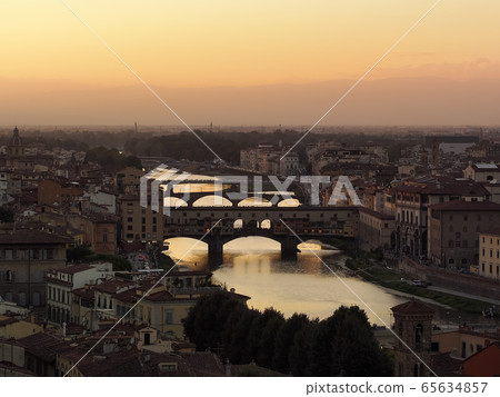 意大利，米開朗基羅廣場上的佛羅倫薩，老橋和阿爾諾河從佛羅倫薩 65634857
