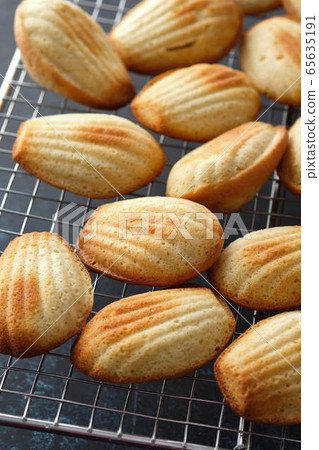 Traditional french madeleine cookies or cakes with in a vintage. Traditional french madeleine cookies or cakes with in a vintage. 65635191