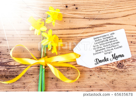Sunny Narcissus Flower, Label, Calligraphy Danke Sunny Narcissus Flower, Label, Calligraphy Danke 65635678