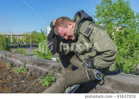 Special Forces soldier weeps because of a mistake, he killed a good guy Special Forces soldier weeps because of a mistake, he killed a good guy 65637858