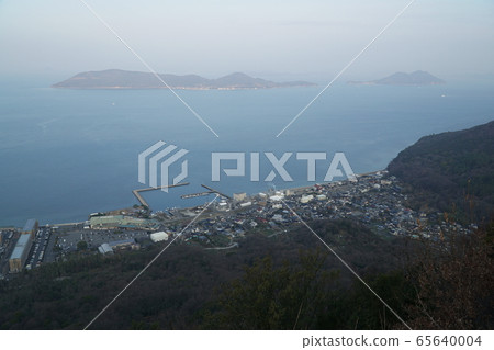 從香川縣高松市屋島山看瀨戶內海和島嶼 65640004
