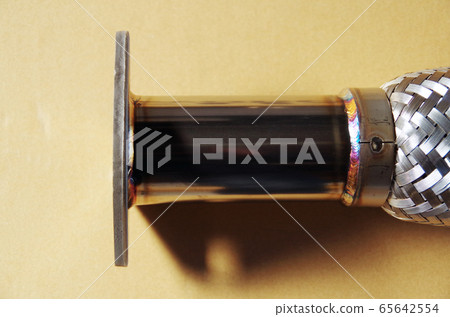 Connection part of stainless steel exhaust pipe installed in automobile 65642554