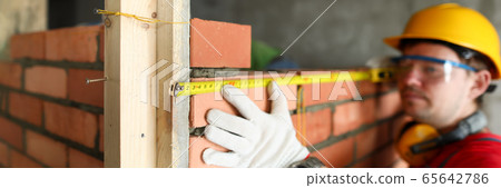 Builder using special tools Builder using special tools 65642786