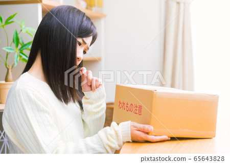 Women worried when looking at mail, doubts, worries, troubles, fraud 65643828