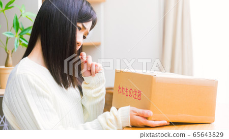 Woman worried about seeing mail, doubts, worries, troubles, fraud 16: 9 65643829