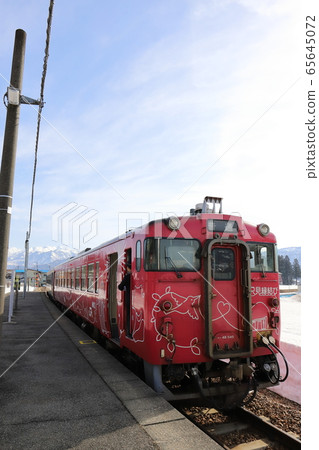 Niigata Minami Uonuma train stopped at Echigosuhara station Niigata Minami Uonuma train stopped at Echigosuhara station 65645072