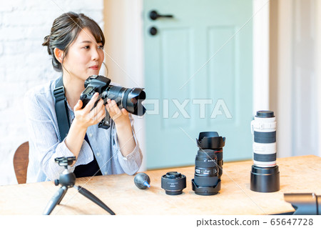 Camera hobby couple wheelchair 65647728