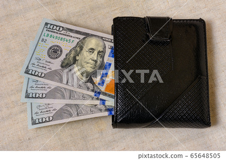 Ukrainian banknotes in denominations of 500, 200 65648505