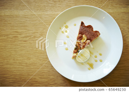 Mixed nuts tart Mixed nuts tart 65649230