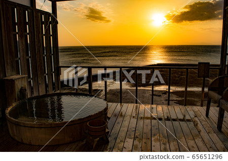 A calm sunset seen from Toi Onsen 65651296