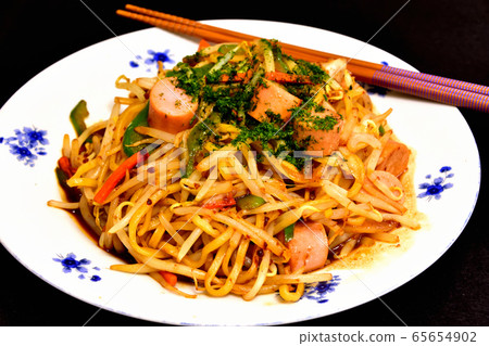 Yakisoba with fish sausage 65654902