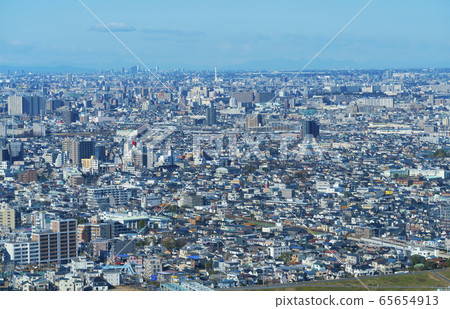 Tokyo landscape 2020: image of a dense cityscape of a big city Katsushika-ku Adachi-ku 65654913