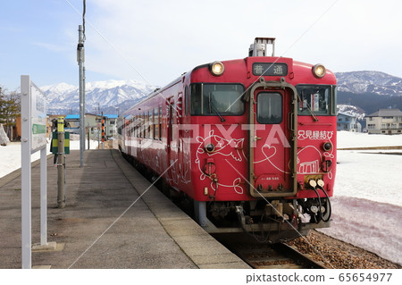 新潟南魚沼火車停在越後原站 65654977