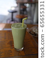 Avocado smoothie 65655331