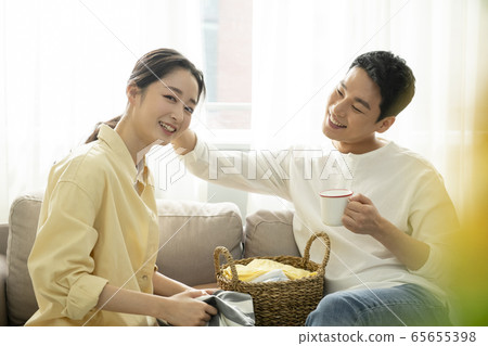 情侶洗衣房生活方式 65655398