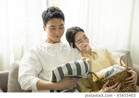 情侶洗衣房生活方式 情侶洗衣房生活方式 65655403