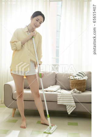 Woman, clean, push 65655407