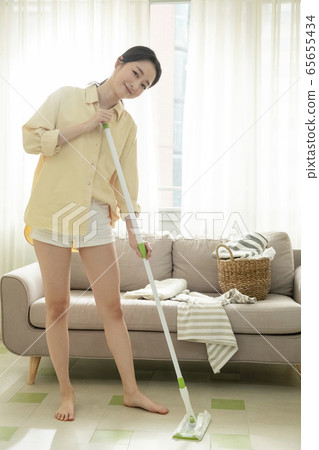 Woman, clean, push Woman, clean, push 65655434
