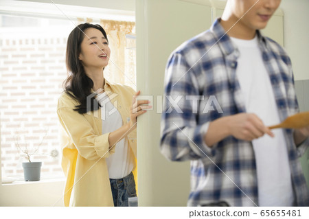 Newlyweds, cooking, breakfast 65655481