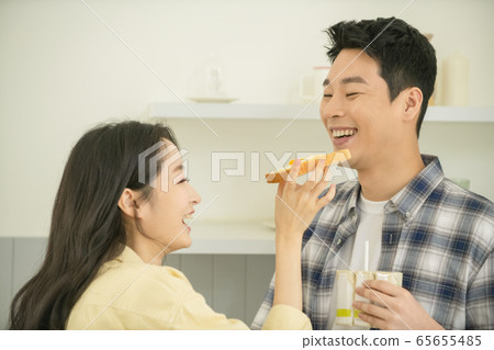 Newlyweds, cooking, breakfast 65655485