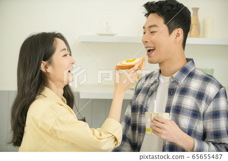 Newlyweds, cooking, breakfast 65655487