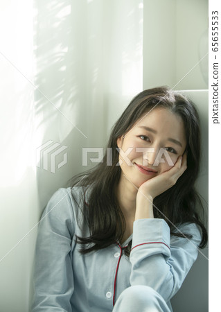 Woman, nightwear, one 65655533