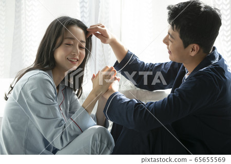 Couple, pajamas, facing Couple, pajamas, facing 65655569