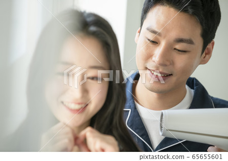 Couple, hair dryer, pajamas 65655601