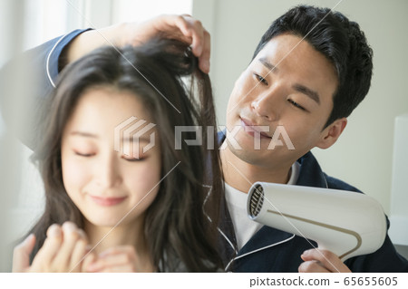 Couple, hair dryer, pajamas 65655605