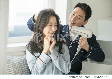 情侶，吹風機，睡衣 65655639