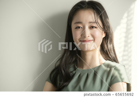 Woman, 1, office Woman, 1, office 65655692