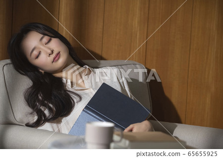 女人，家庭作業，閱讀 65655925