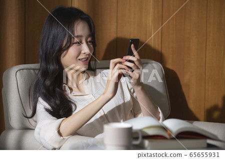 女人,家庭作業,閱讀 女人,家庭作業,閱讀 65655931