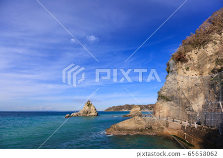 Haimaiwa rocks and sky shore of Tomiuracho, Minamiboso city Haimaiwa rocks and sky shore of Tomiuracho, Minamiboso city 65658062