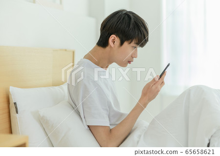 Single life concept, young cheerful Asian man's daily life 054 65658621